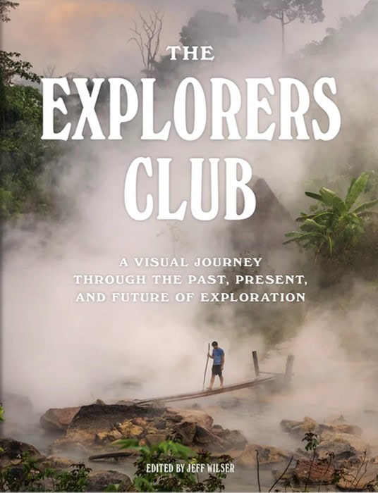 Buchcover des Explorers Club mit Nebel, Fluss und Naturkulisse.