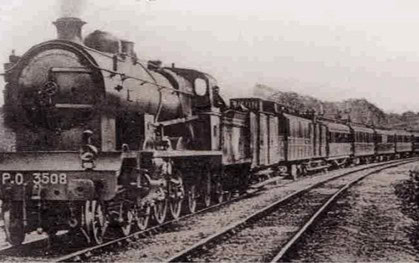 Ein Bild, das Eisenbahn, Dampf, Bahn, Transport enthält.